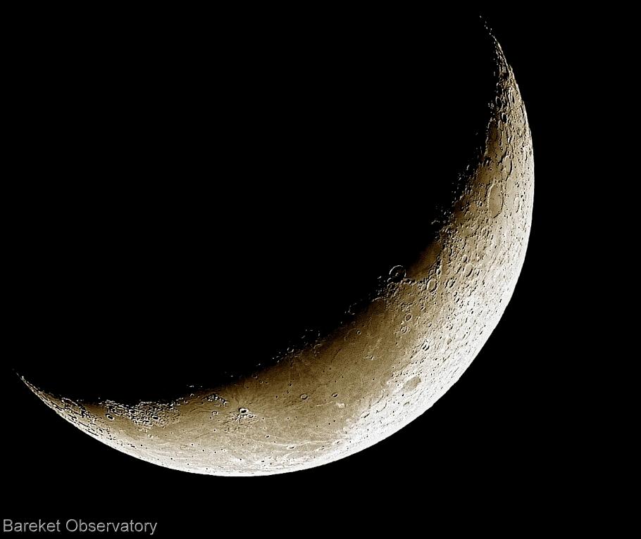 סרט של פני הירח - צילום באמצעות טלסקופ 
